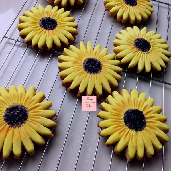 Sunflowers Cookies Flowers Fondant Shaped Bright Yellow Fun Gift Box